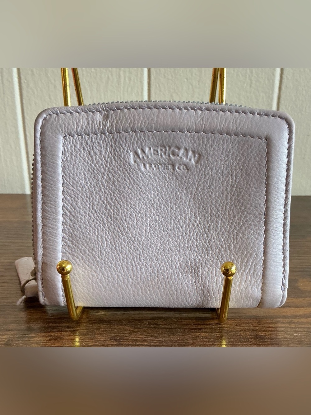 A rare American Leather Co. Small Pebbled Leather Zip Wallet Light Purple